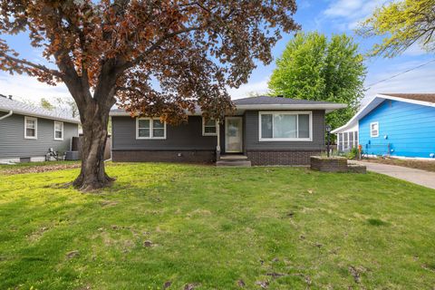 Homes For Sale - 1025 Hoffman Avenue<br/> Des Moines, IA 50316