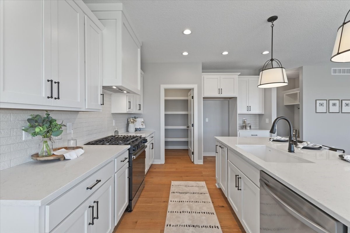 14707 North Valley Drive, Urbandale, Iowa image 15