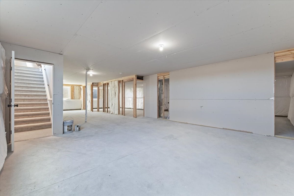14707 North Valley Drive, Urbandale, Iowa image 29