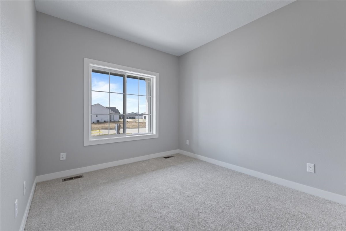 14707 North Valley Drive, Urbandale, Iowa image 21