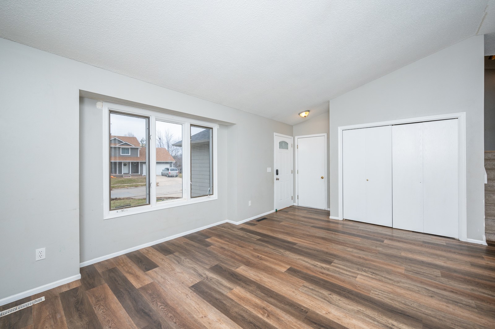 325 E Burnham Avenue, Des Moines, Iowa image 3