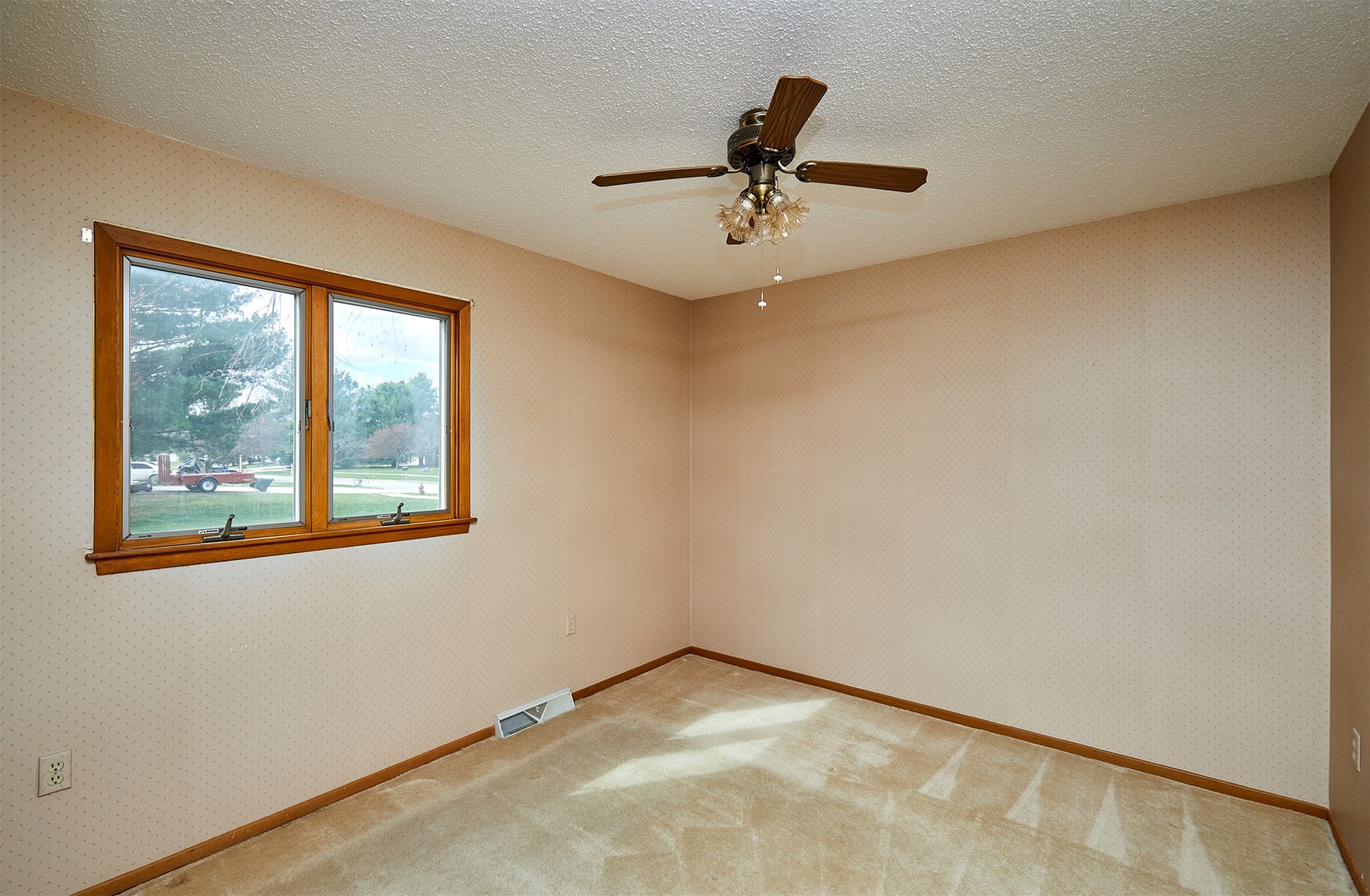 420 NE Cedar Avenue, Earlham, Iowa image 21