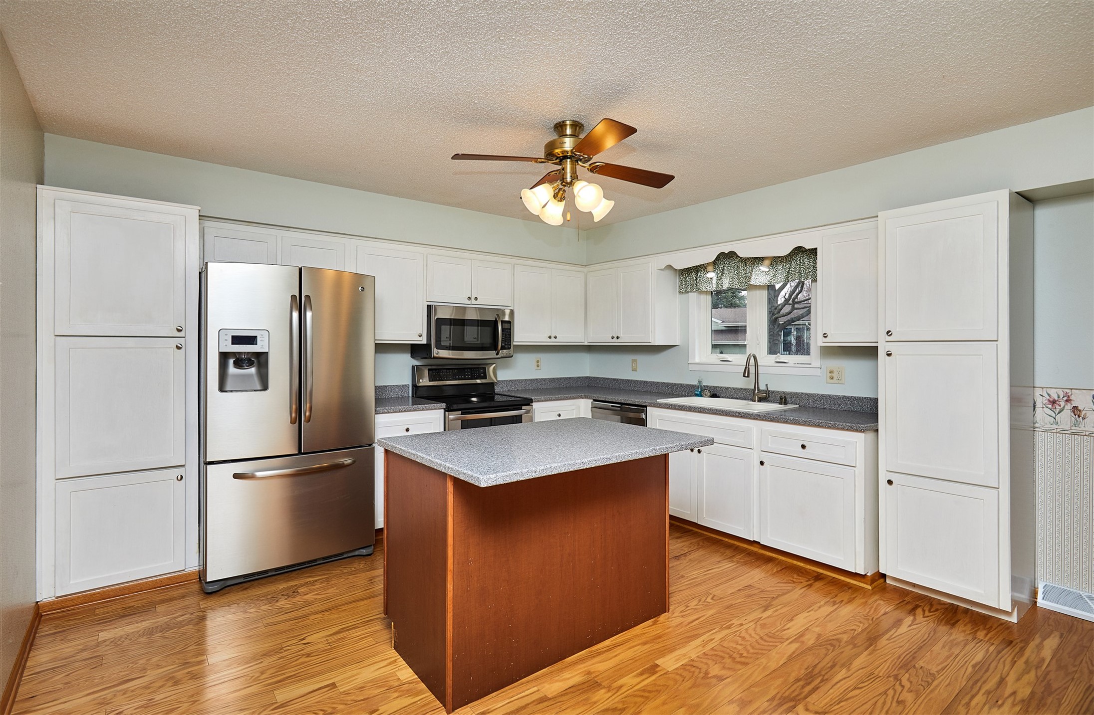 420 NE Cedar Avenue, Earlham, Iowa image 14