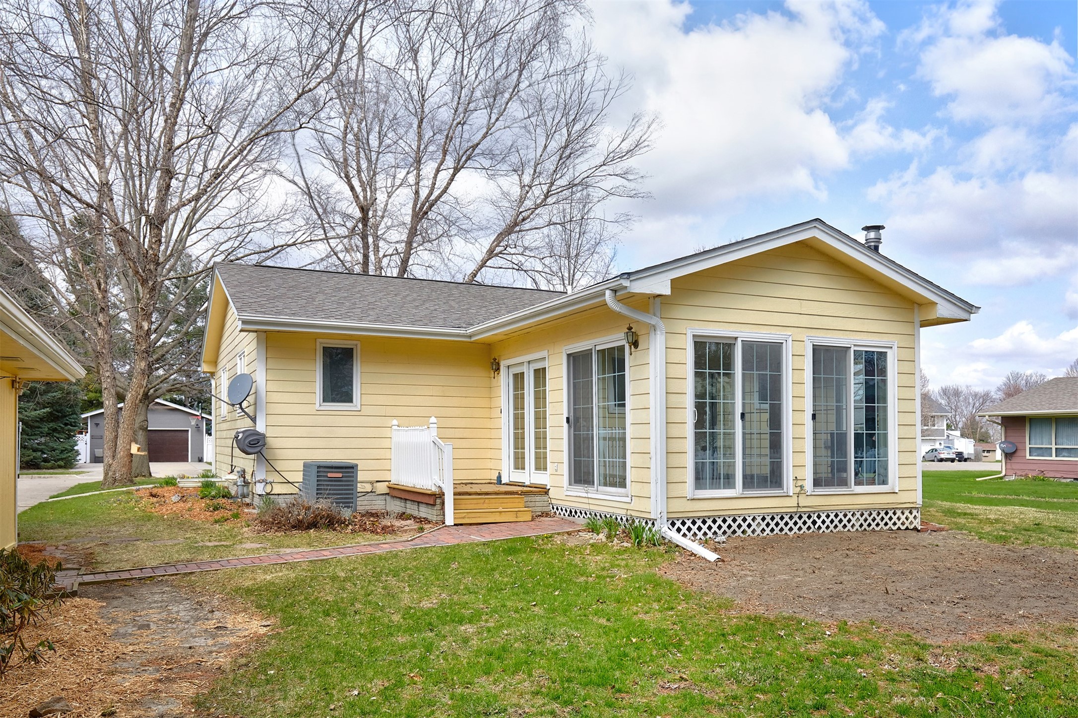 420 NE Cedar Avenue, Earlham, Iowa image 7