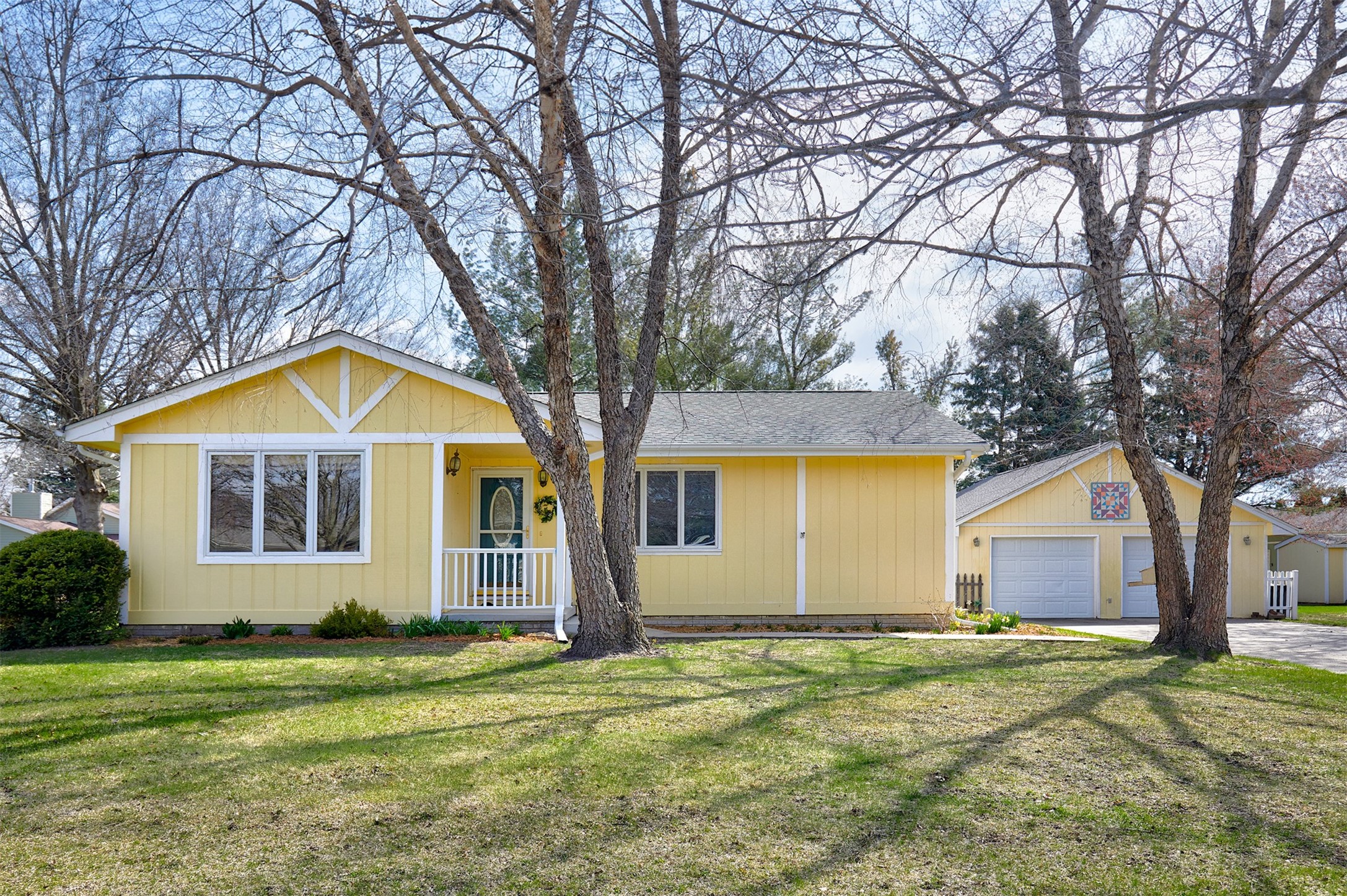 420 NE Cedar Avenue, Earlham, Iowa image 1
