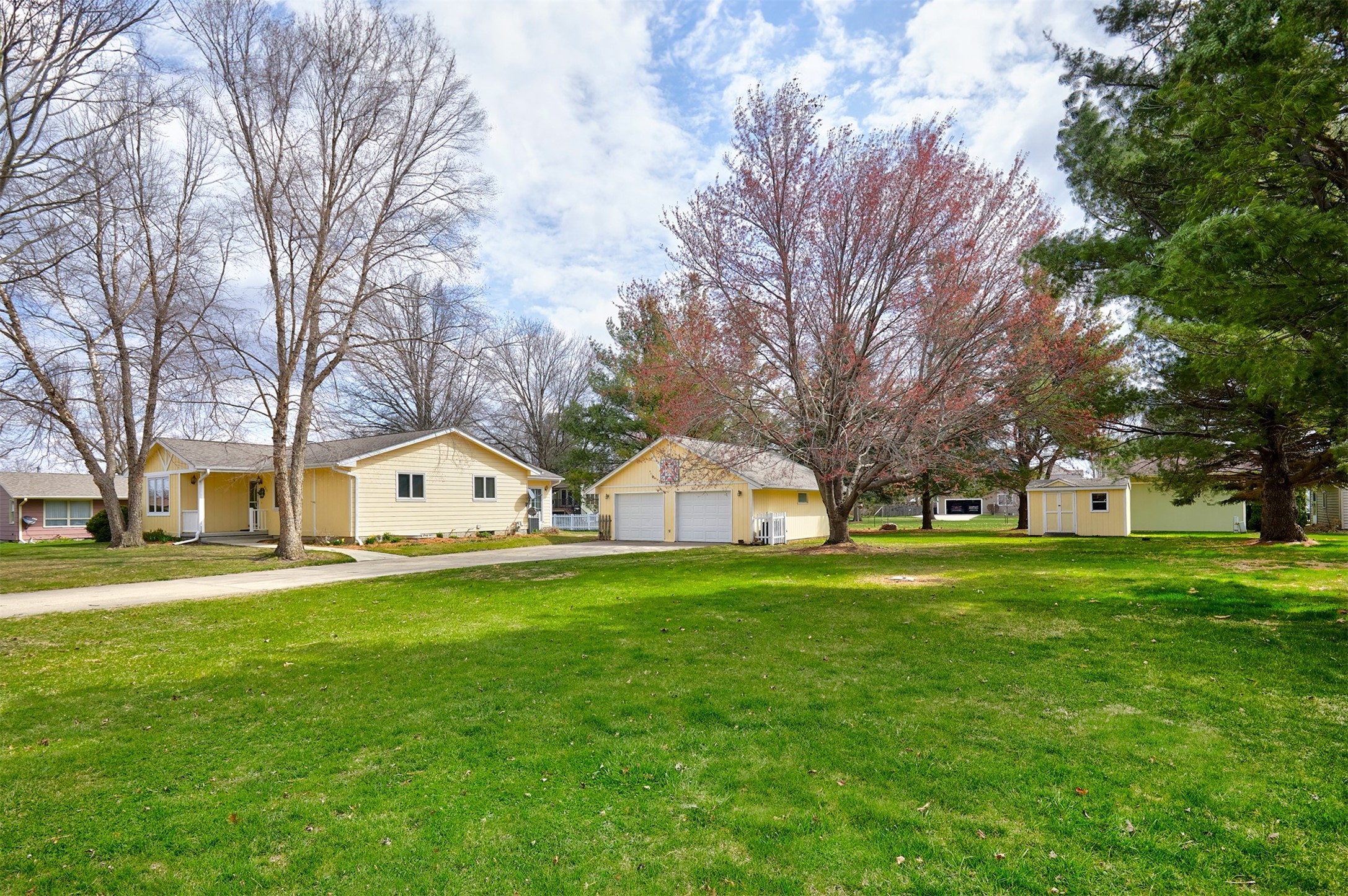 420 NE Cedar Avenue, Earlham, Iowa image 3