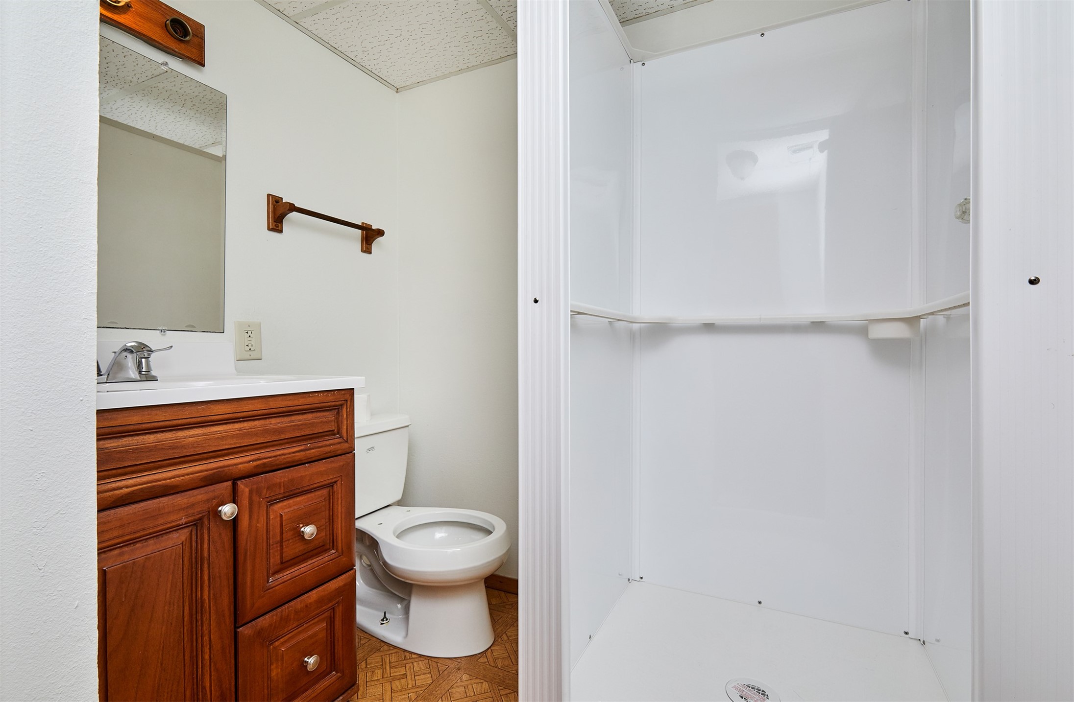 420 NE Cedar Avenue, Earlham, Iowa image 29
