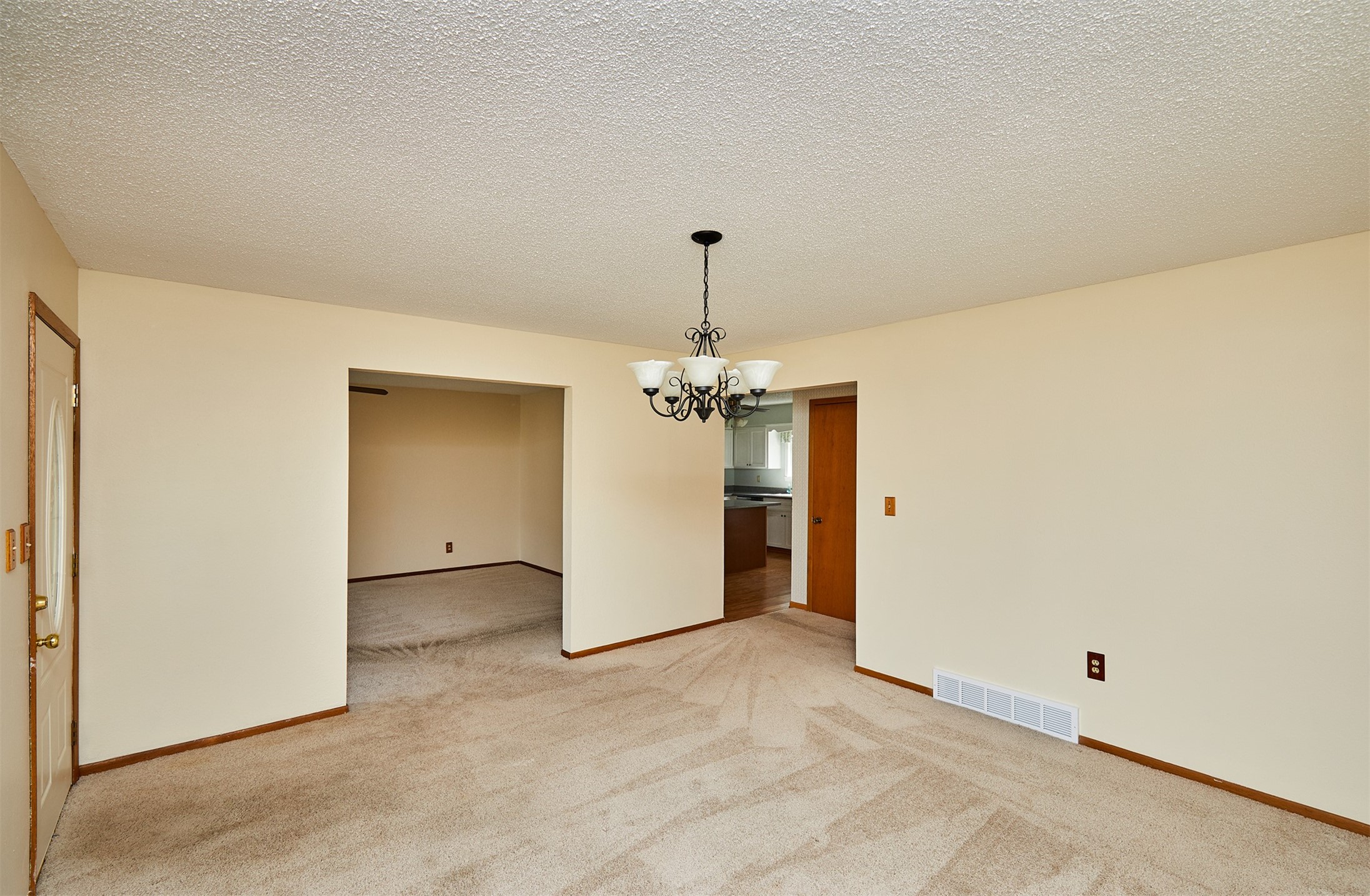 420 NE Cedar Avenue, Earlham, Iowa image 10