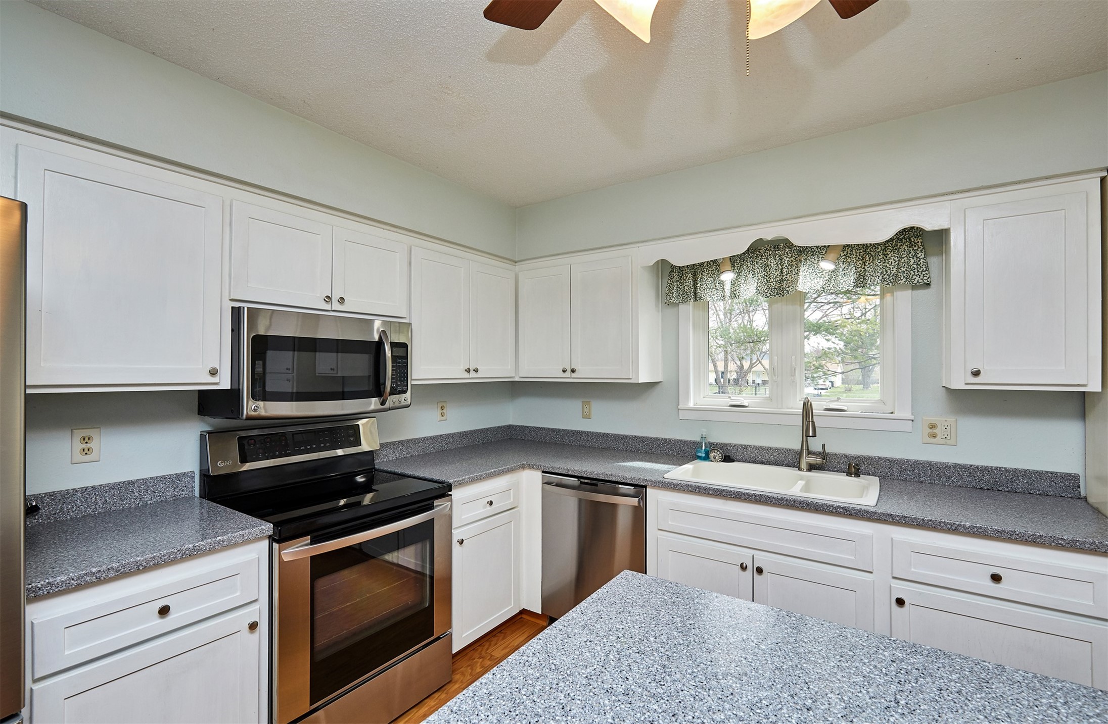 420 NE Cedar Avenue, Earlham, Iowa image 15