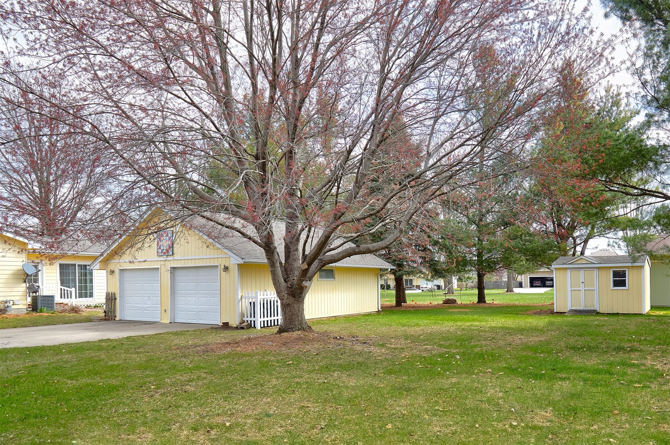 420 NE Cedar Avenue, Earlham, Iowa image 4