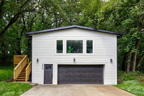 Homes For Sale - 8453 Meadow Wood Drive<br/> Dexter, IA 50070