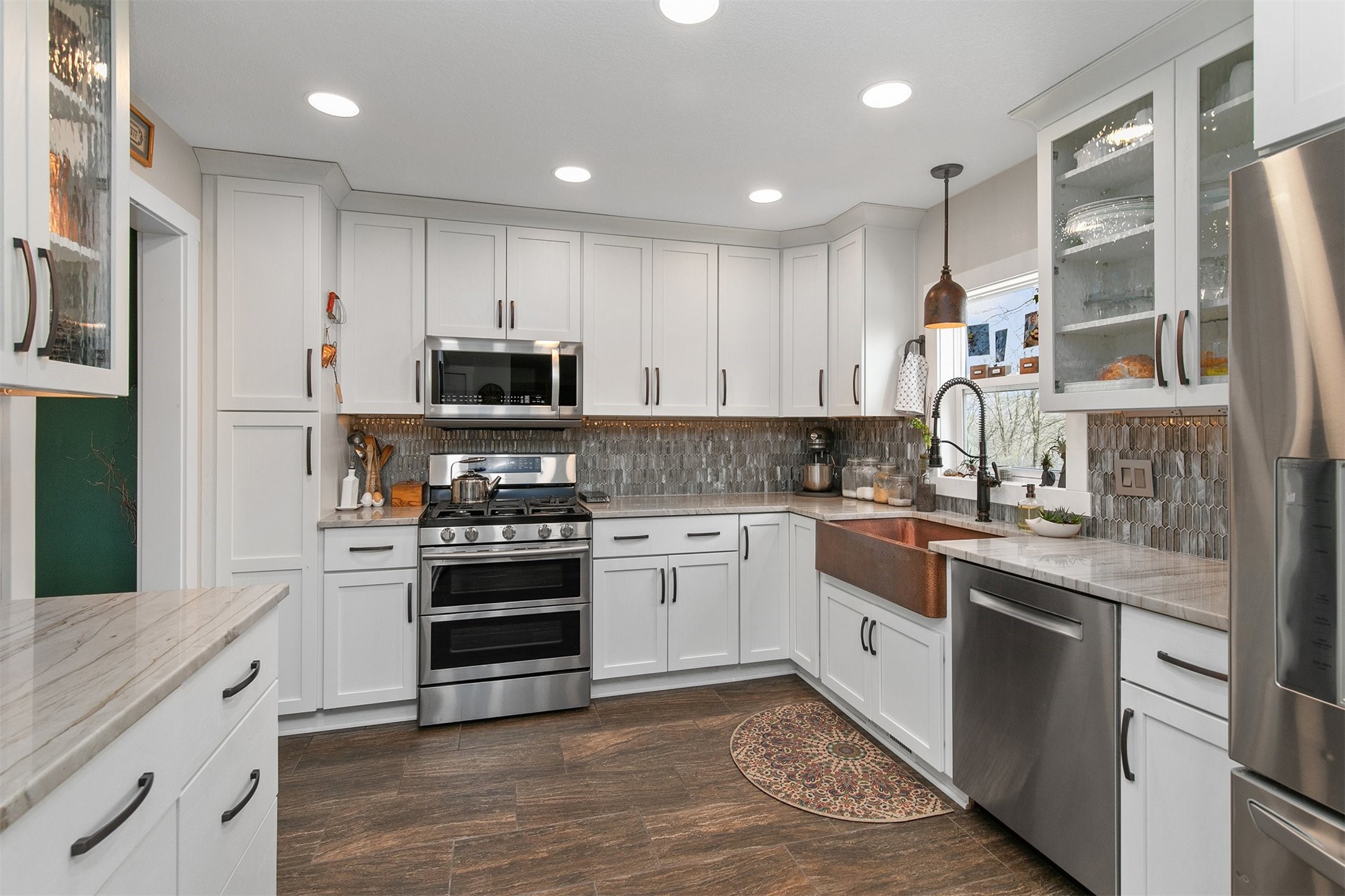 6836 Mill Pond Drive, Urbandale, Iowa image 4