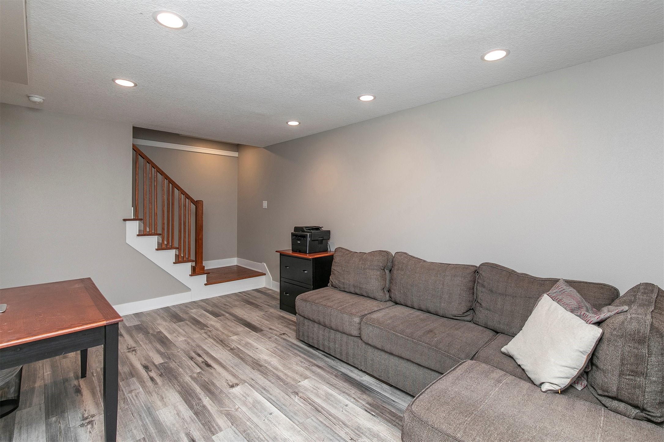 6836 Mill Pond Drive, Urbandale, Iowa image 22