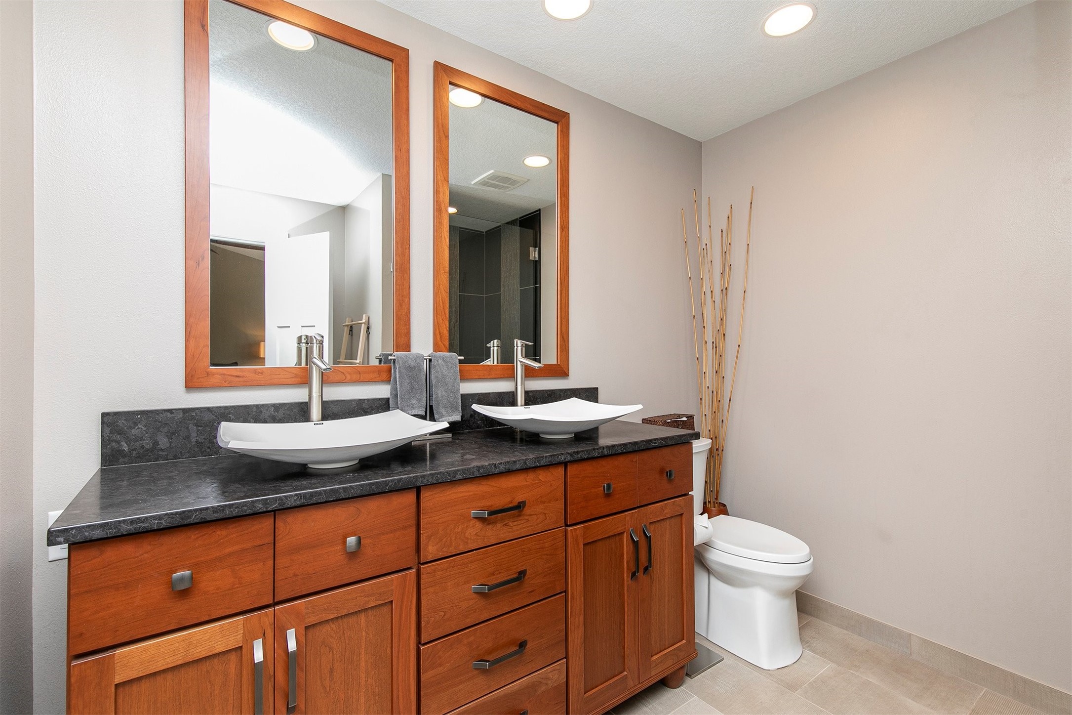 6836 Mill Pond Drive, Urbandale, Iowa image 15