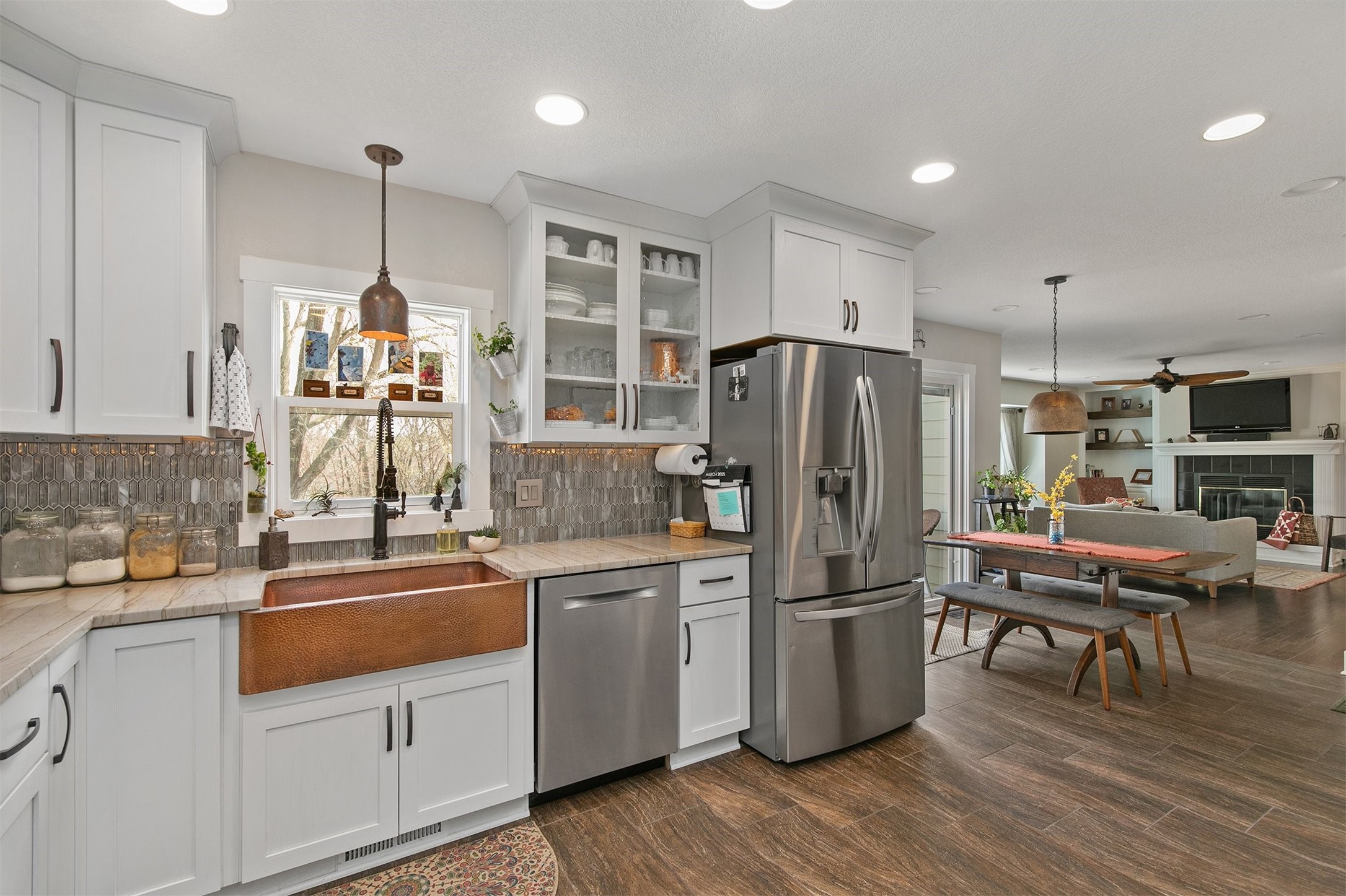 6836 Mill Pond Drive, Urbandale, Iowa image 2