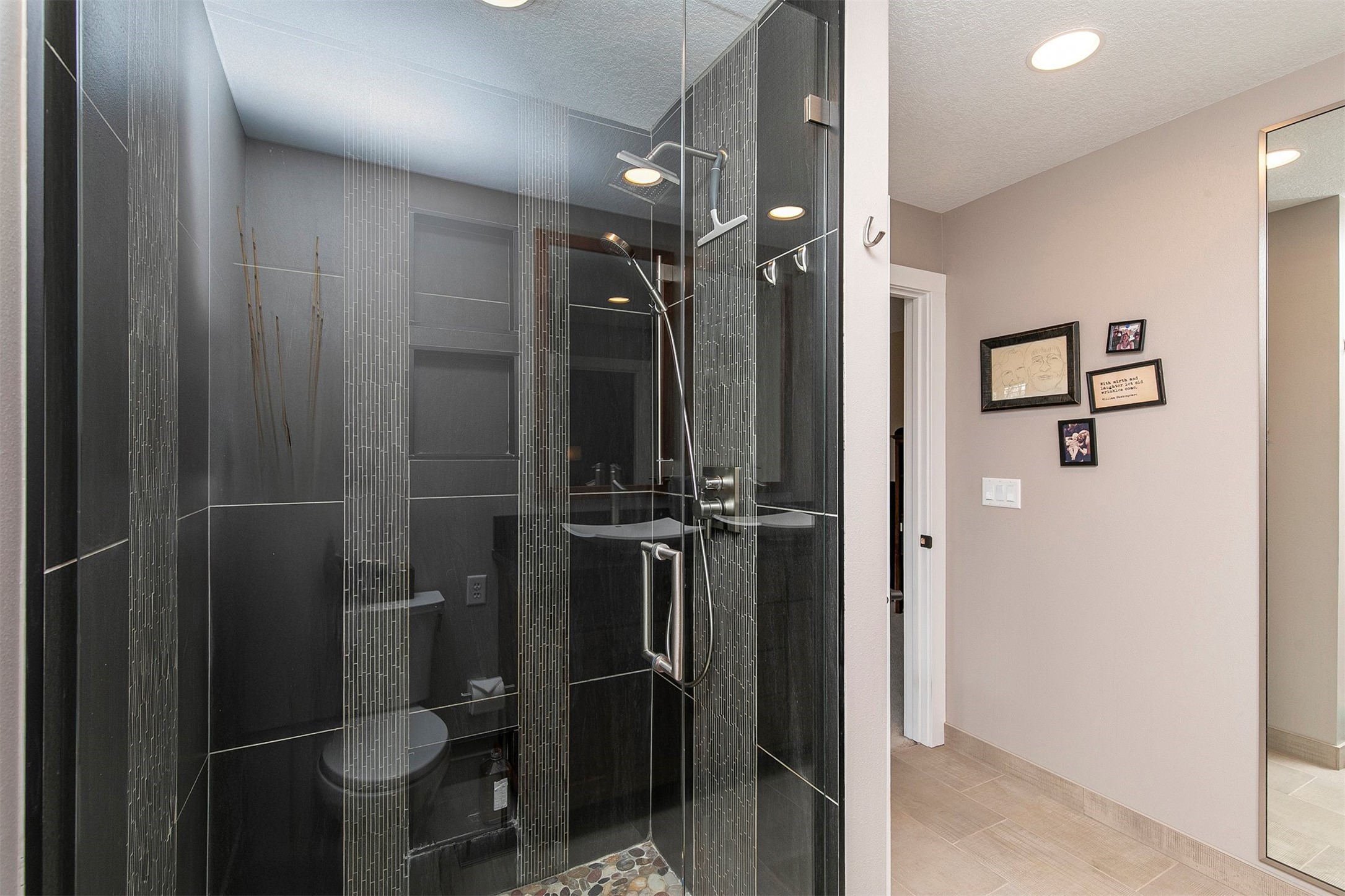 6836 Mill Pond Drive, Urbandale, Iowa image 16