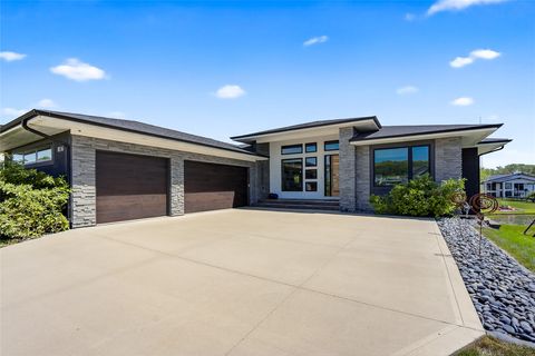 1106 S 100th Street West Des Moines IA 50266