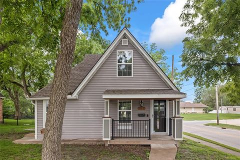 402 S 11th Street Adel IA 50003