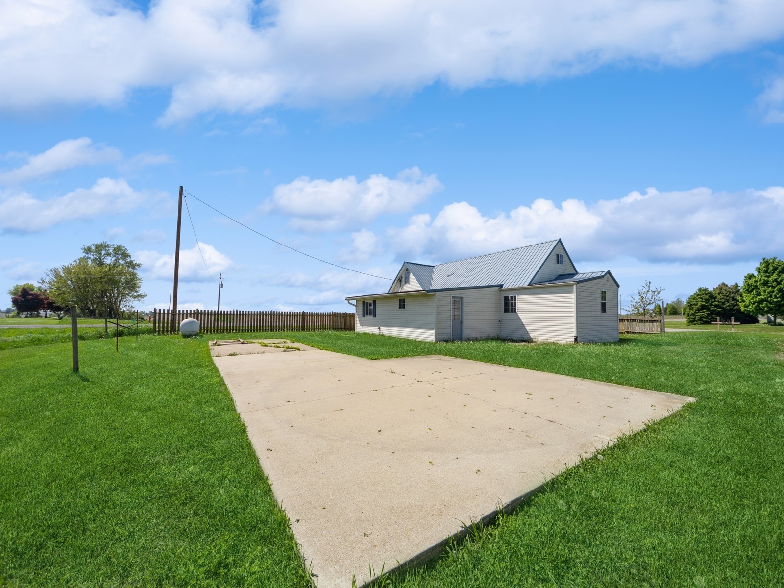1953 S 44th Avenue, Newton, Iowa image 5