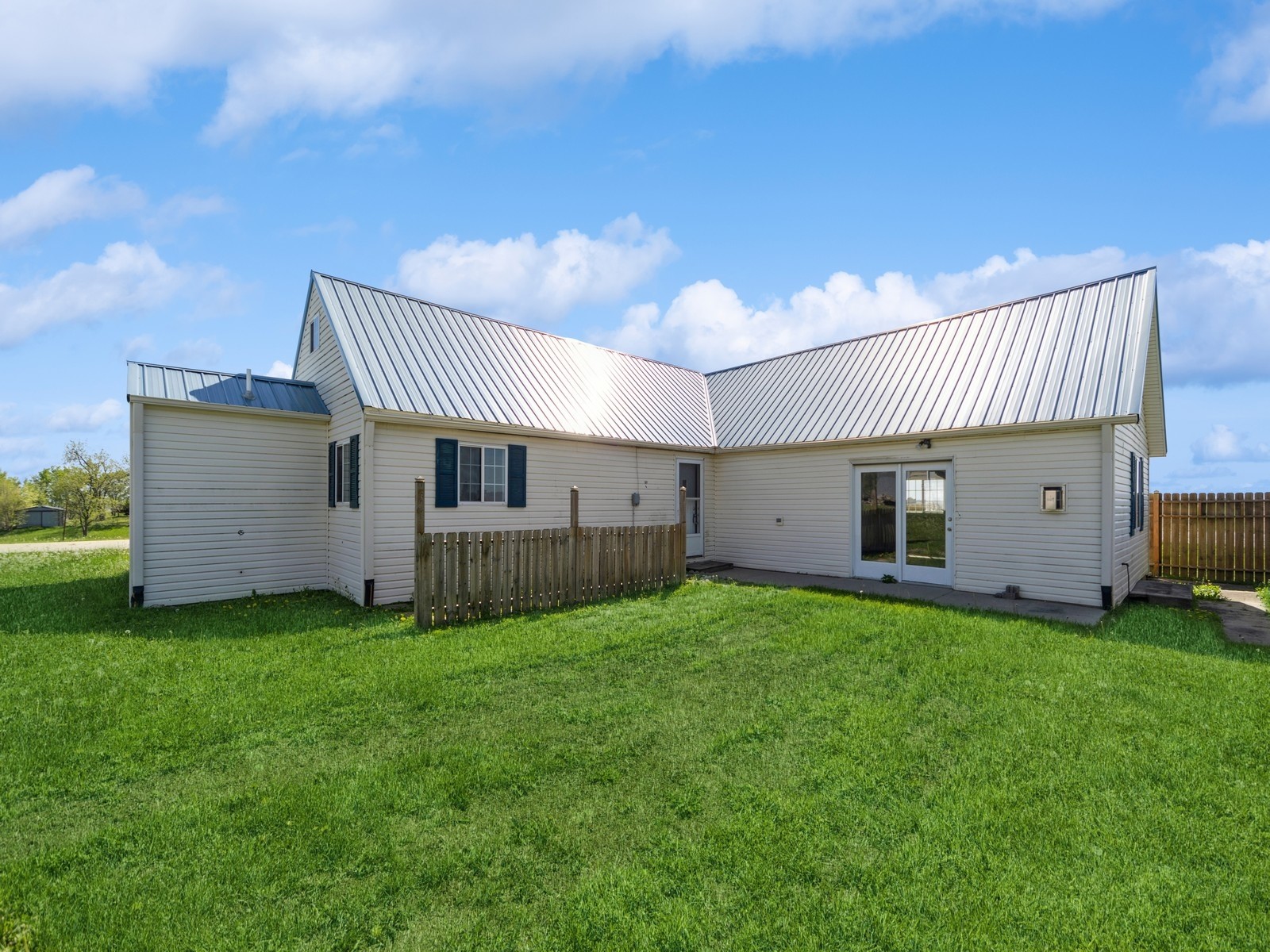 1953 S 44th Avenue, Newton, Iowa image 2