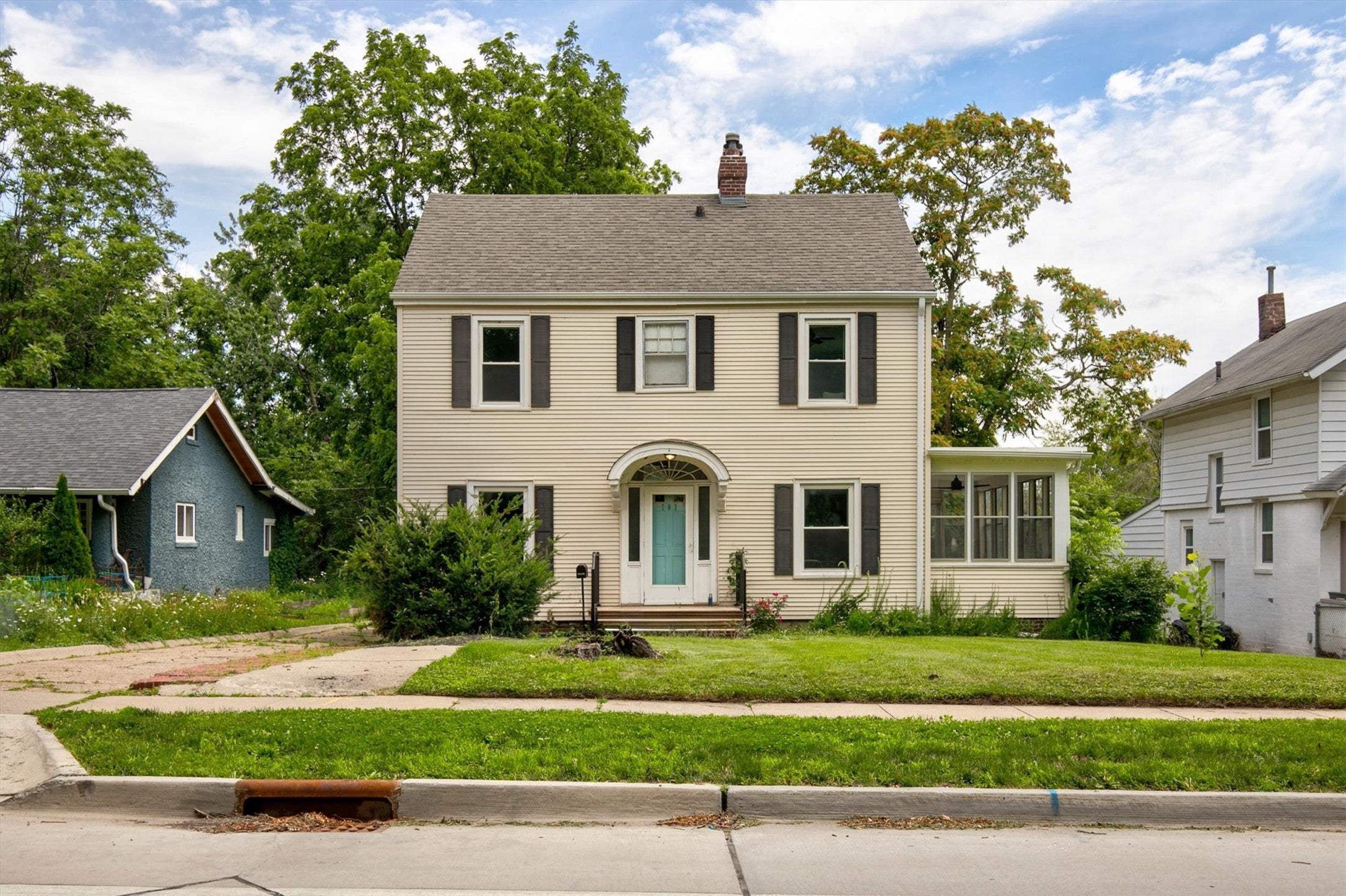 Photo 1 of 24 — 707 35th Street, Des Moines, IA 50312
