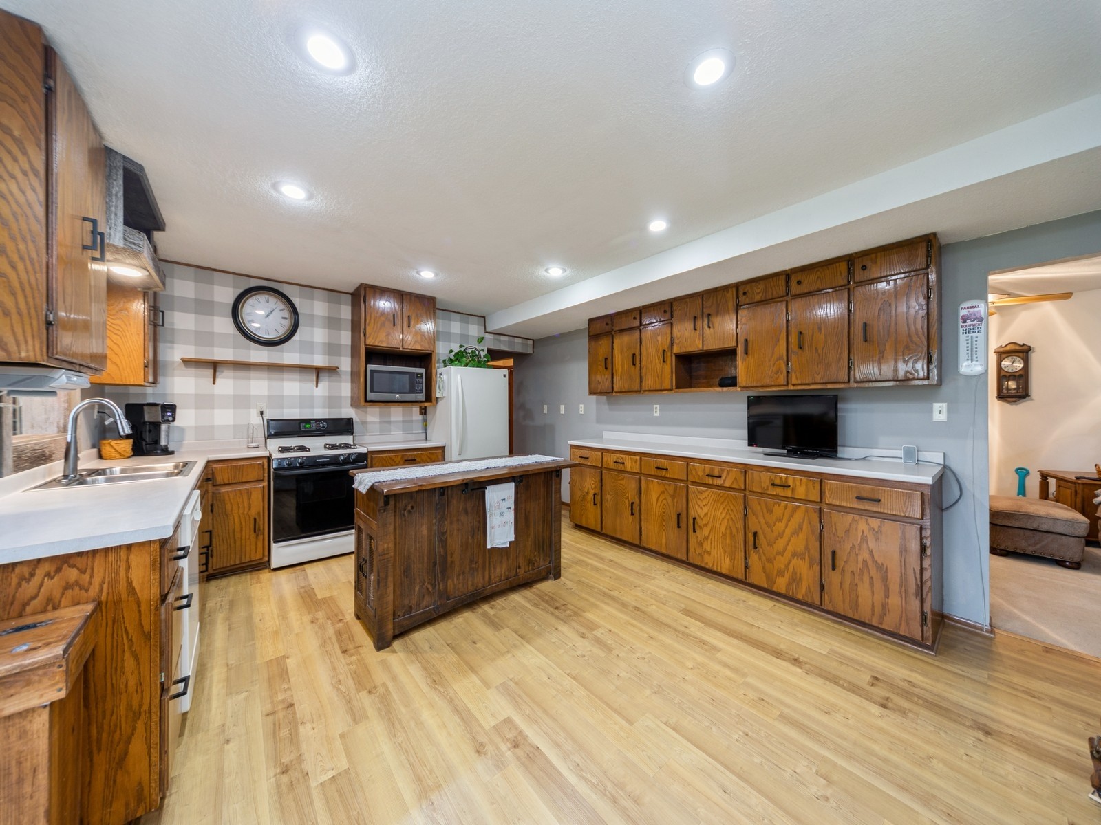 18990 365th Street, Earlham, Iowa image 3
