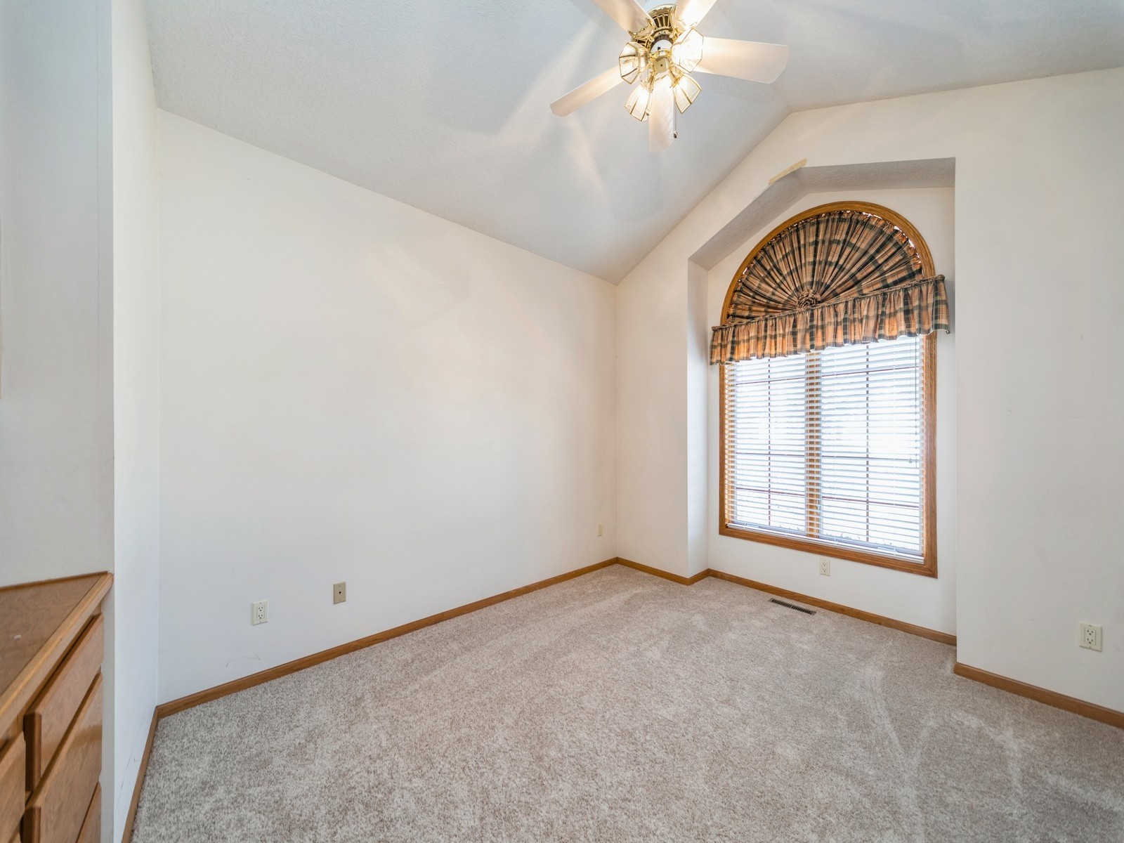 13098 Pinecrest Lane, Clive, Iowa image 3