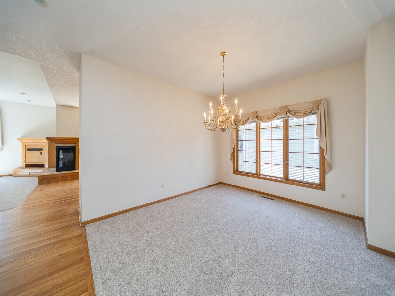 13098 Pinecrest Lane, Clive, Iowa image 8