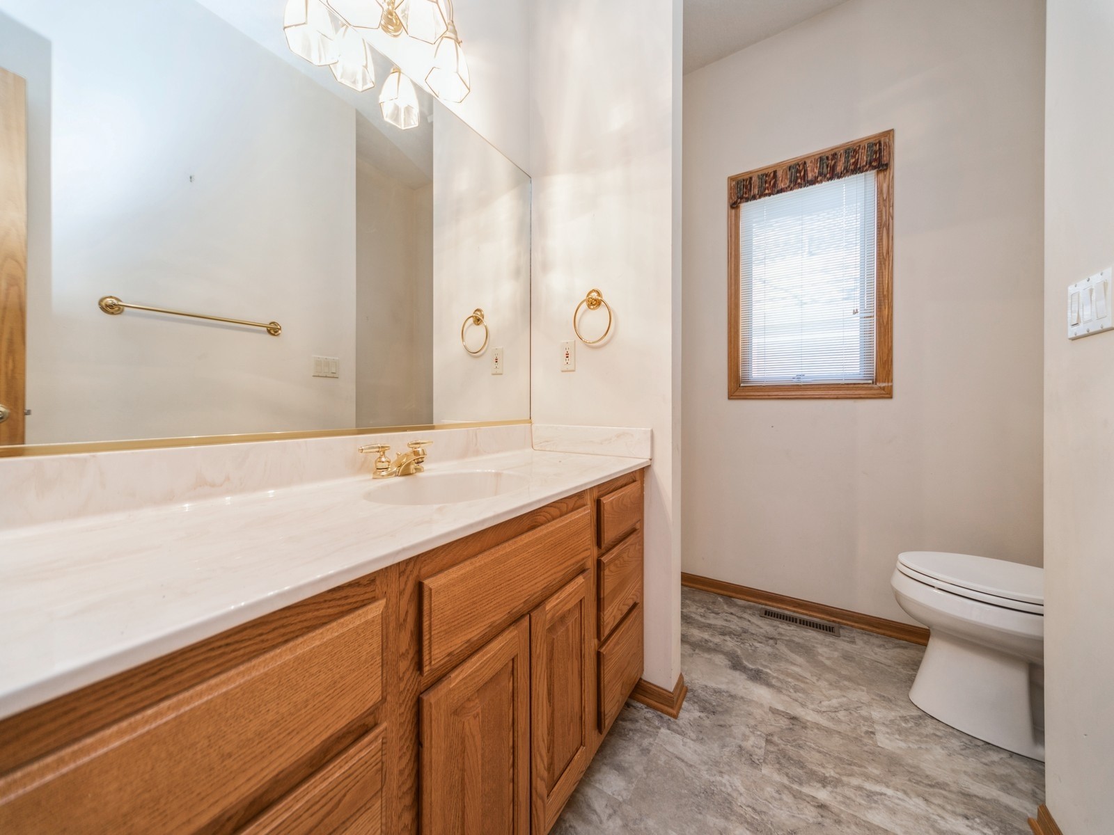 13098 Pinecrest Lane, Clive, Iowa image 6