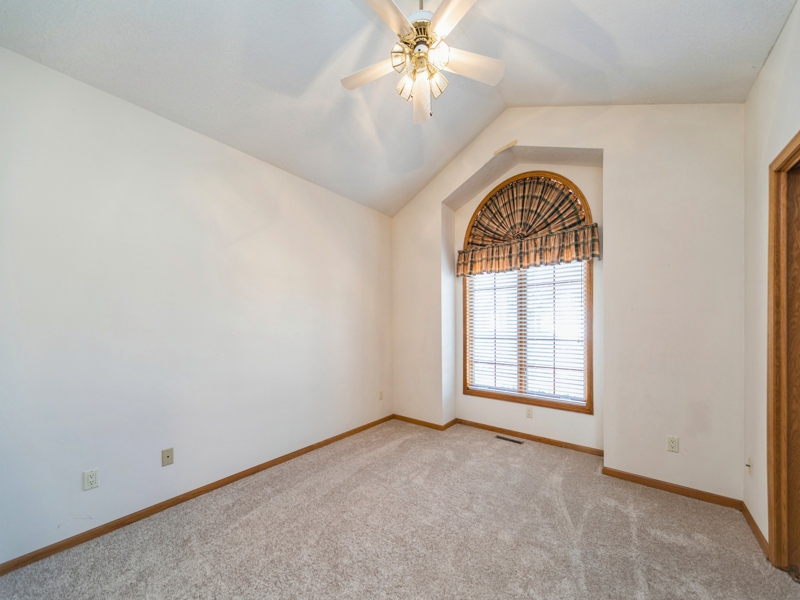 13098 Pinecrest Lane, Clive, Iowa image 4