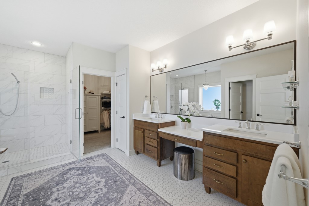 Ankeny, Iowa, 50023, United States, 5 Bedrooms Bedrooms, ,5 BathroomsBathrooms,Residential,Active,2052119