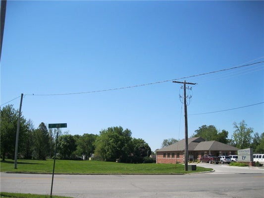 2003 1ST AVE E, NEWTON, IA 50208 - Image b8320bb2fcdf6a616bab8bcc7bdafd75/2549609319