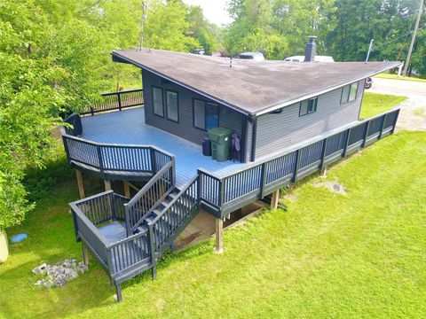 Homes For Sale - 1305 Holiday Lane<br/> Poweshiek County, Brooklyn, IA 52211