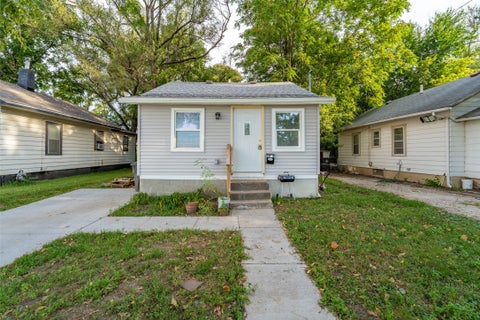 Homes For Sale - 2024 Capitol Avenue<br/> Des Moines, IA 50315
