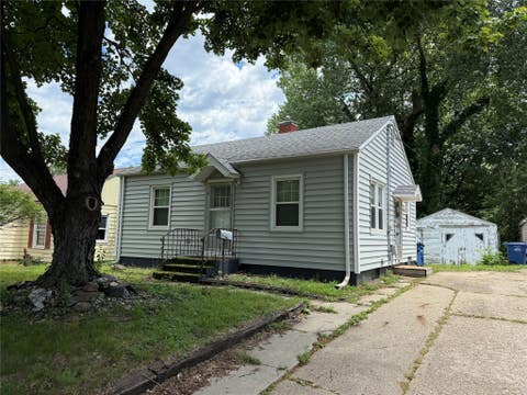 Homes For Sale - 4121 Oxford Street<br/> Des Moines, IA 50313