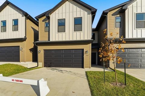 Condo For Sale - 1367 Meadow Rose Place<br/> Waukee, IA 50263