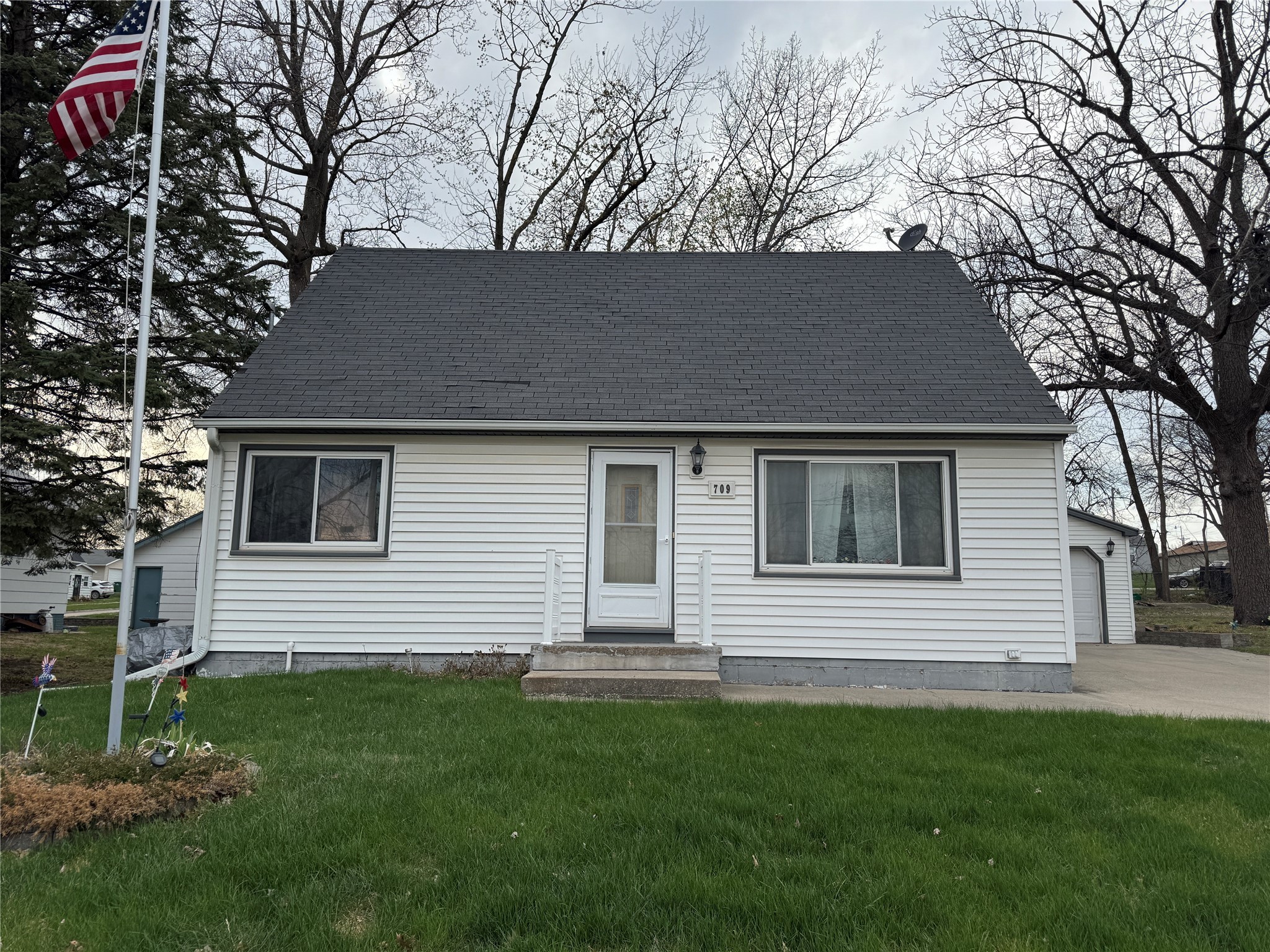 709 Center Street, Norwalk, Iowa image 1