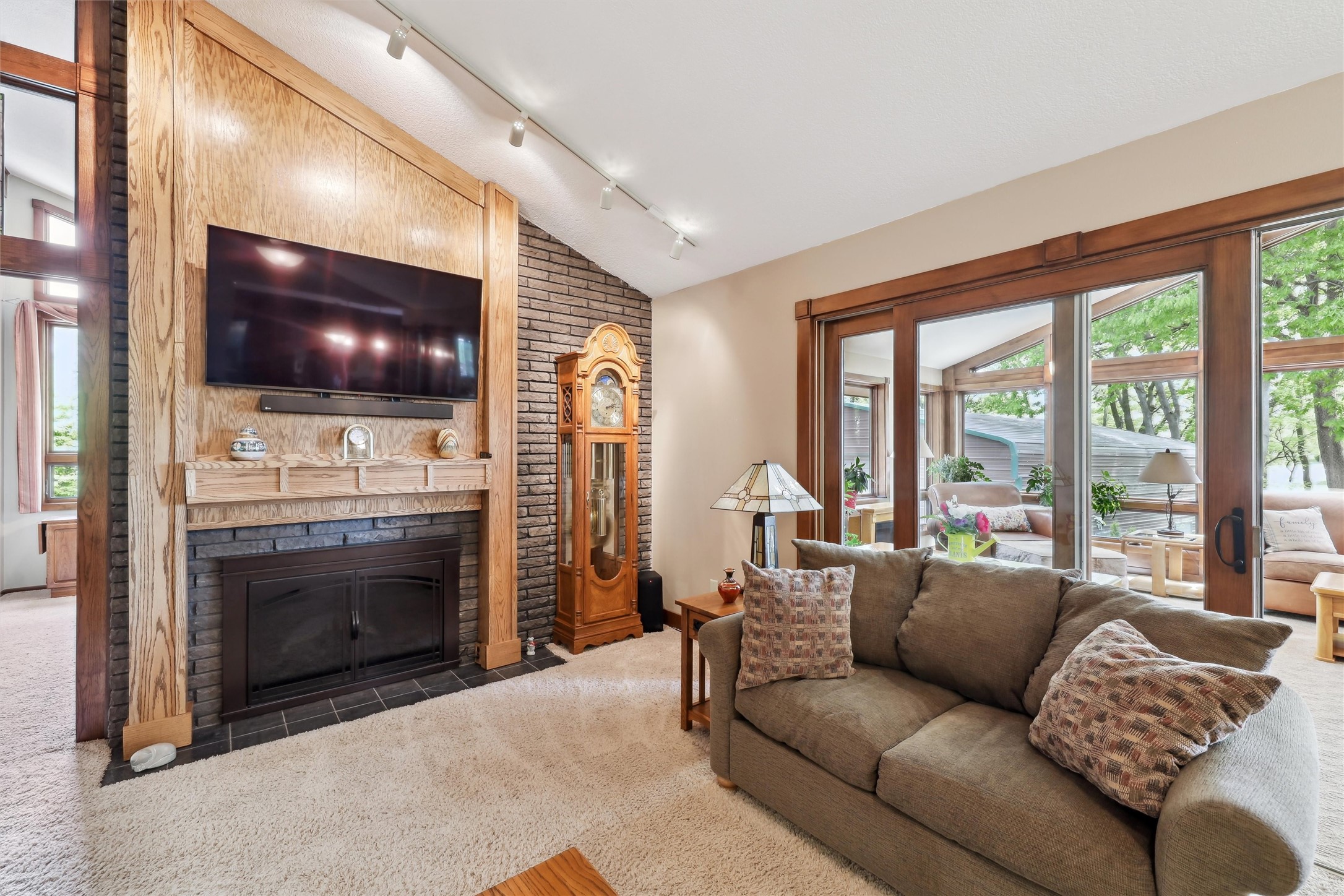 5310 NW Burr Oak Drive, Johnston, Iowa image 8