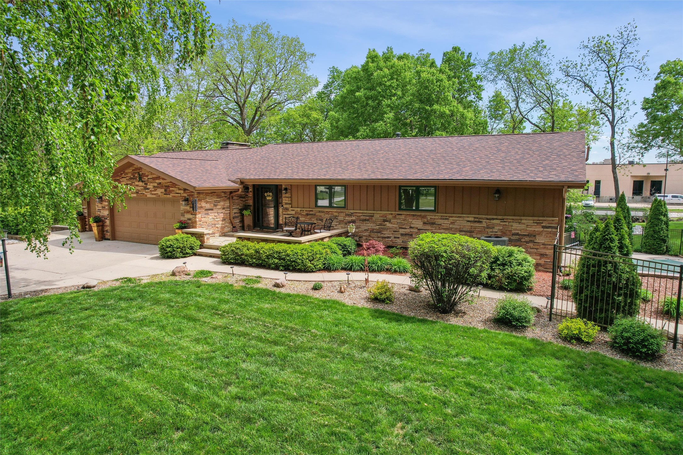 5310 NW Burr Oak Drive, Johnston, Iowa image 1