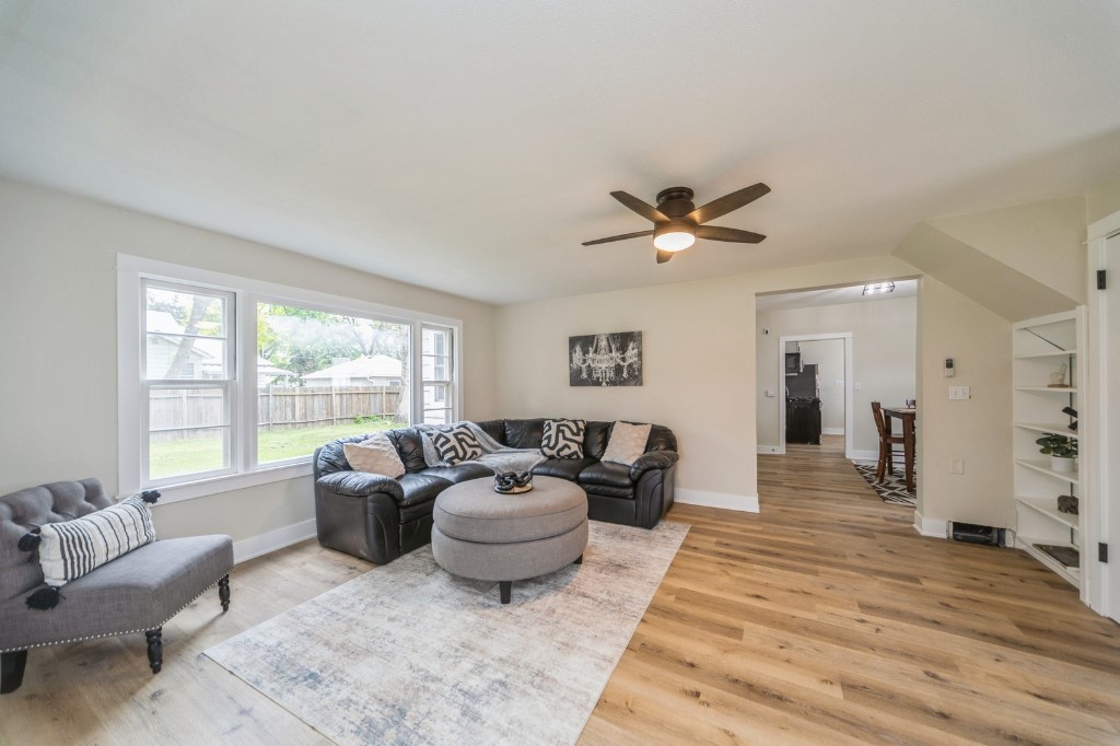 212 Nile Kinnick Drive, Adel, Iowa image 2