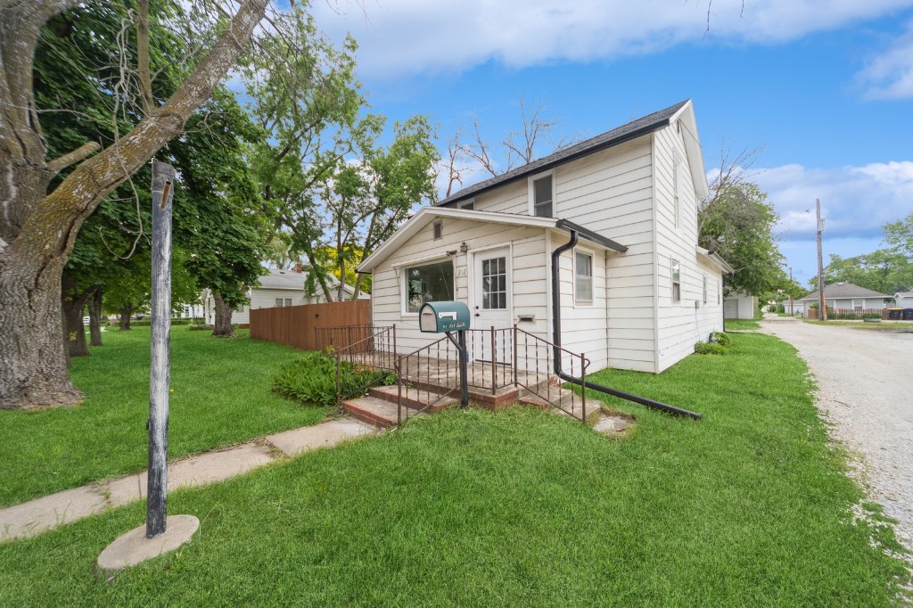 212 Nile Kinnick Drive, Adel, Iowa image 3
