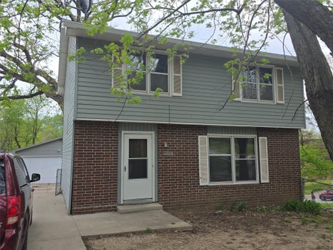 Homes For Sale - 3200 SE 4th Court<br/> Des Moines, IA 50315