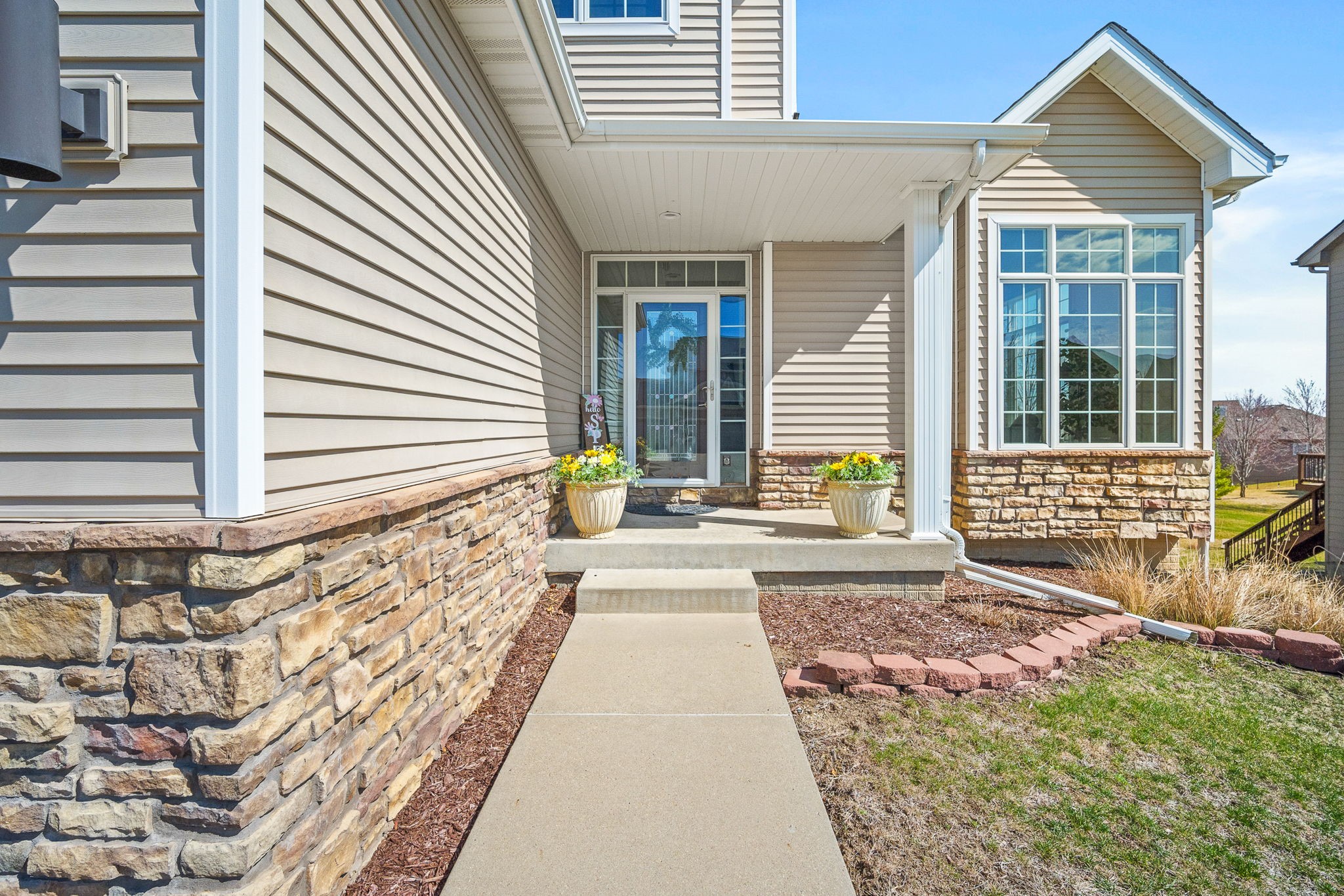 2515 27th Place, Des Moines, Iowa image 2