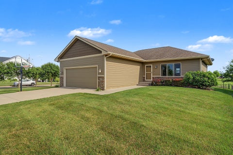 Homes For Sale - 805 NW Reinhart Drive<br/> Ankeny, IA 50023