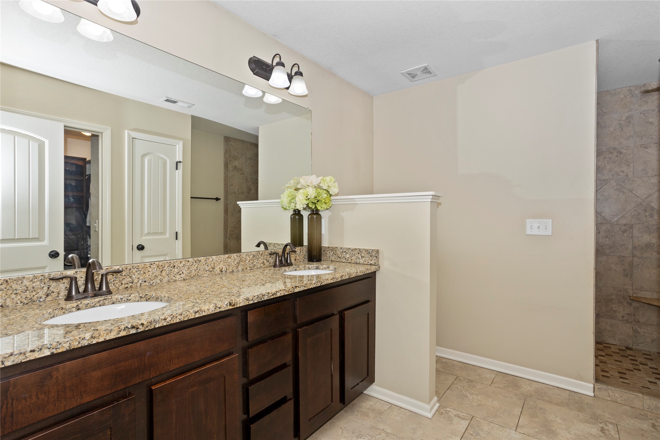 4390 NW 165th Street, Clive, Iowa image 16