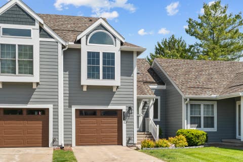 Condo For Sale - 2505 82nd Street<br/> Urbandale, IA 50322