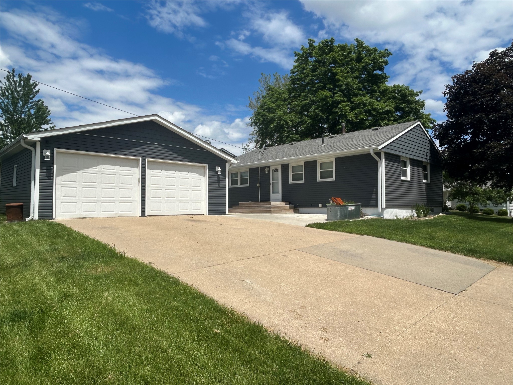 906 Streeter Street, Knoxville, Iowa image 2