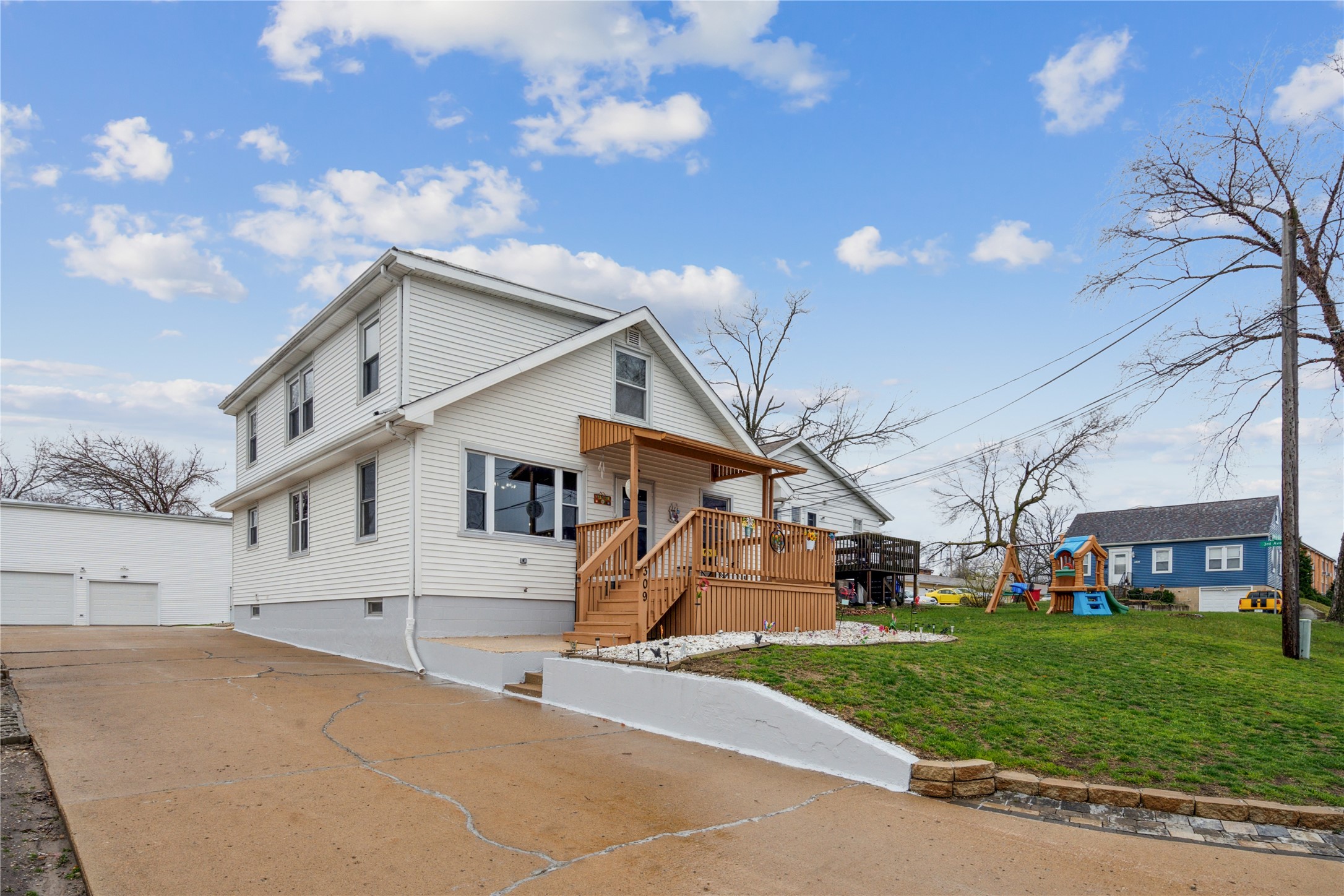 309 29th Street Drive, Cedar Rapids, Iowa image 1