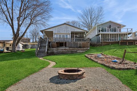 Homes For Sale - 204 Eastside Lane<br/> Montezuma, IA 50171