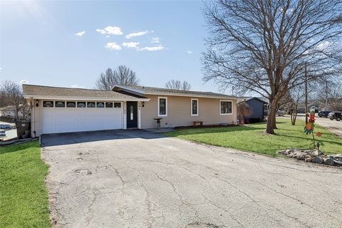 Homes For Sale - 101 Vista Drive<br/> Montezuma, IA 50171